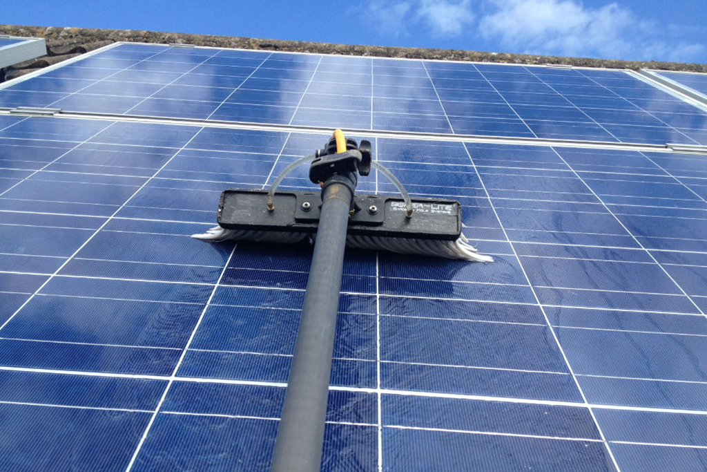 solar-cleaning-image